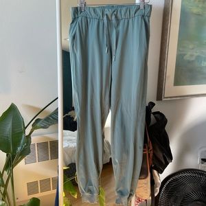 Lululemon On The Fly Jogger 28” Luxtreme — Excellent condition, Size 6, Teal